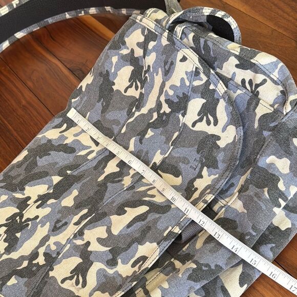 L.L.Bean Gray Messenger Travel Bag with Camouflage Design - Picture 12 of 14
